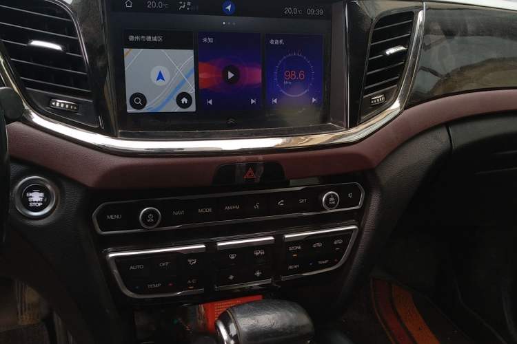 Used GAC Trumpchi GS8 2019 390T Two-Wheel Drive Luxury Smart Connectivity Version (7 Seats) Audio And AC Panel