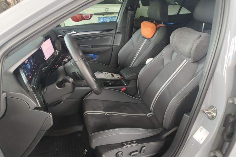 Used Volkswagen Golf 2023 280TSI DSG R-Line
