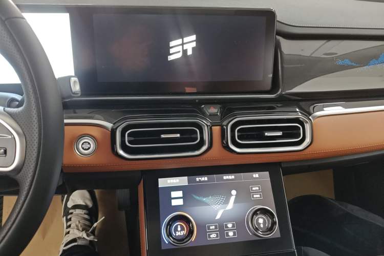 Used JETOUR Shanhai L7 2024 1.5T 120 km ULTRA 5-seater Audio And AC Panel