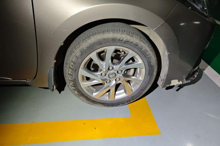 Used Toyota Corolla 2017 Revised Version 1.2T S-CVT GL-i Leather Edition Right Front Wheel Hub