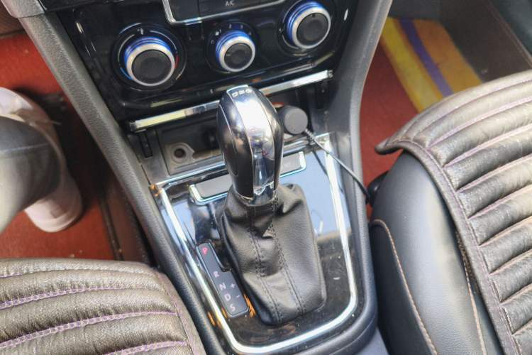 Used Volkswagen C-TREK 2017 230TSI DSG Comfort Version Gear Lever