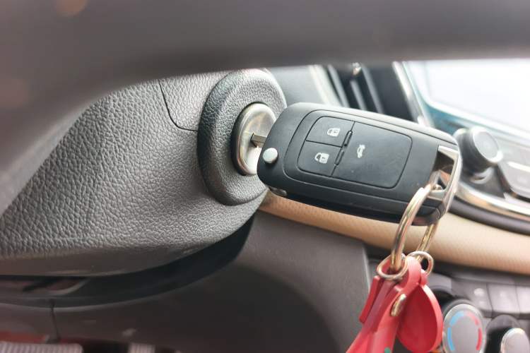 Used Chevrolet Monza 2022 320 Automatic Enjoyment Sunroof Version Vehicle Key