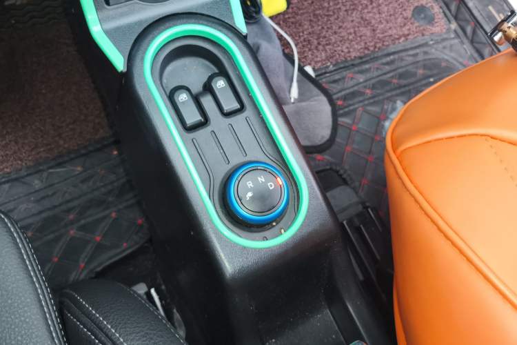 Used Wuling Hongguang MINIEV 2020 Enjoyment Model Lithium Iron Phosphate Gear Lever