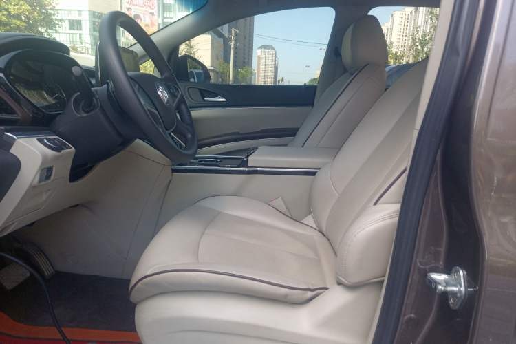 Used Buick GL8 2023 Land Executive Class Comfort Model