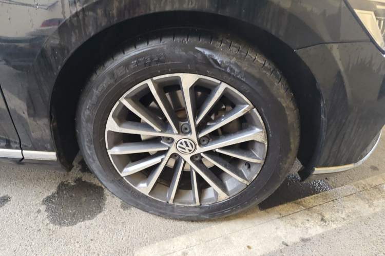 Used Volkswagen Magotan 2020 330TSI DSG Luxury Edition Right Front Wheel Hub