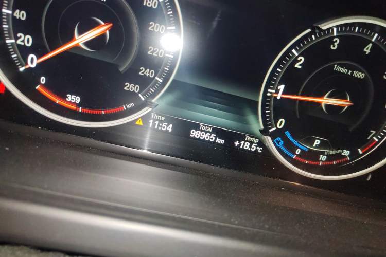 Used BMW 6 Series 2016 640i Convertible Coupe Odometer Close Up