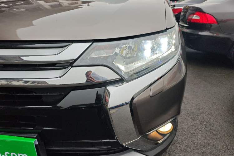 Used Mitsubishi Outlander 2016 2.4L 4x4 Luxury Edition 7-Seater