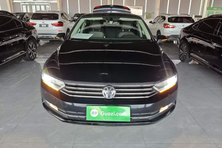 Used Volkswagen Magotan 2018 330TSI DSG Luxury Model Front