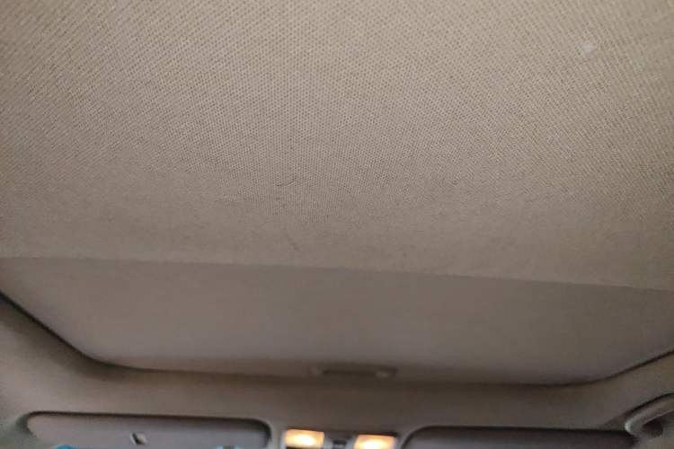 Used Kia K2 2012 Sedan 1.4L MT TOP Commemorative Edition
