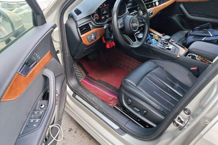 Used Audi A4L 2020 40 TFSI Fashionable and Elegant Model
