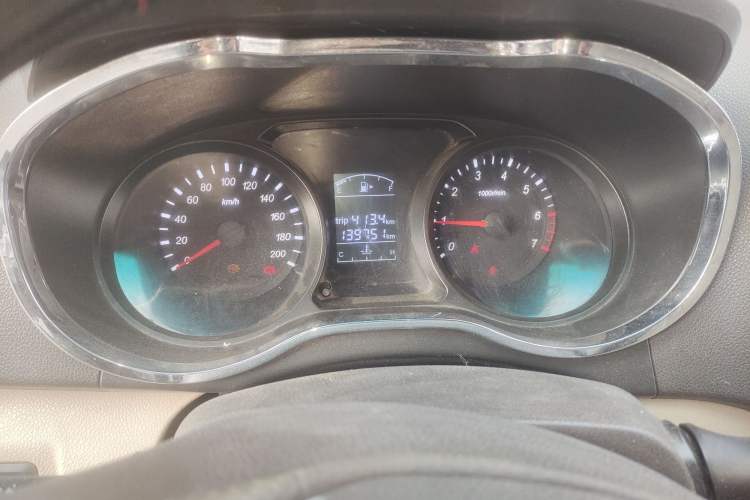 Used Jinbei 750 2015 1.5L Flagship Model