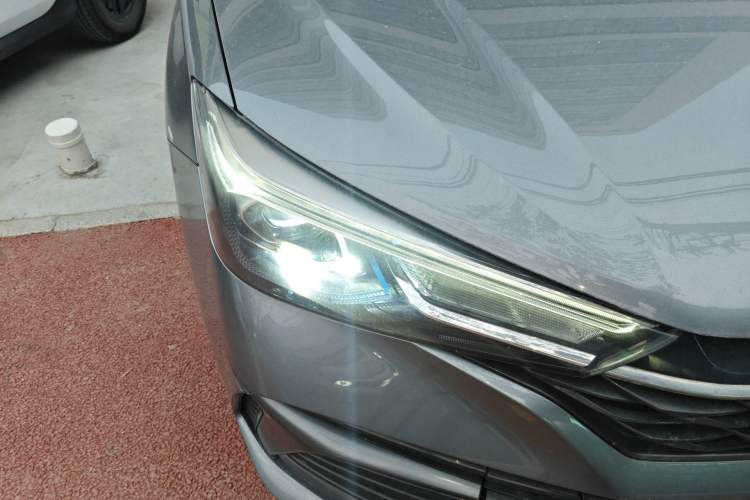 Used Roewe i5 2021 Revised Version 1.5L CVT Diamond Edition Right Front Headlight