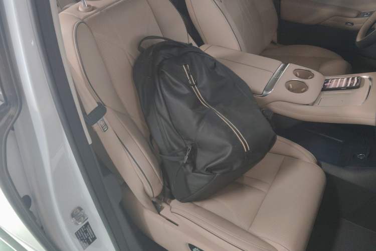 Used XPeng X9 2025 740 Ultra-Long Range Max Right Front Seat