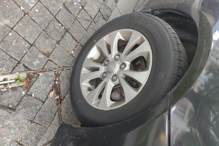 Used Soueast V5 Lingzhi 2015 Plus 1.5L Manual Smart Edition Right Front Wheel Hub