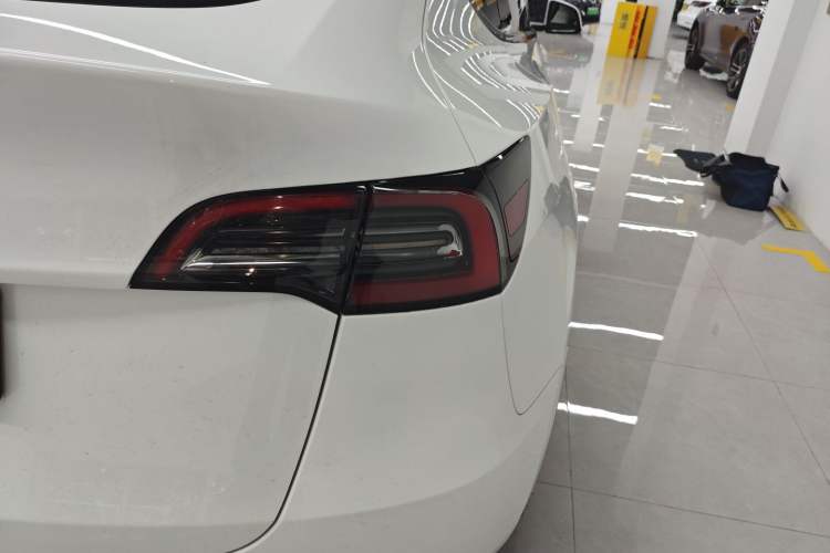 Used Tesla Model Y 2023 Long-Range All-Wheel-Drive Version
