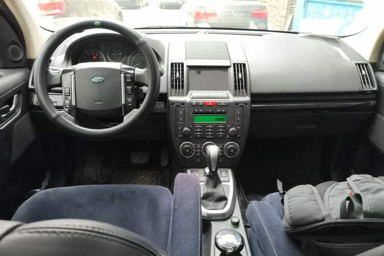 Used Land Rover Freelander 2 2011 3.2L i6 SE Gasoline Version Center Console