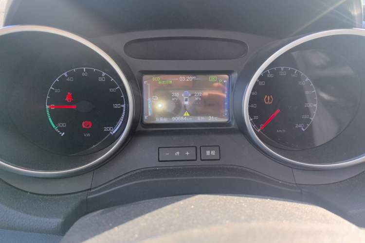 Used BYD Yuan New Energy 2018 EV360 Smart Connected Cool Model Odometer Close Up