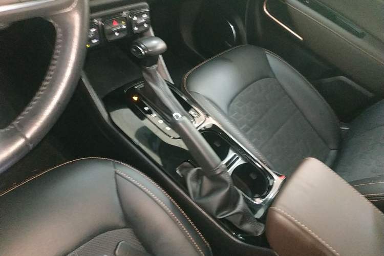 Used GAC Trumpchi GS3 2019 235T Automatic Elite Edition Gear Lever