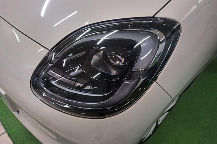 Used Wuling Hongguang MINIEV 2025 Four-Door Version Advanced Edition Left Front Headlight