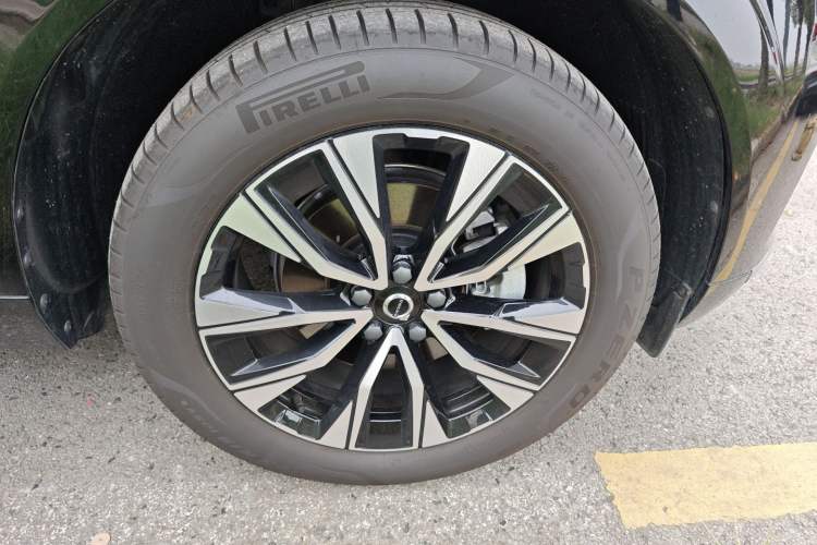 Used Volvo XC60 2025 B5 Four-Wheel Drive Smart & Advanced Luxury Edition Right Front Wheel Hub