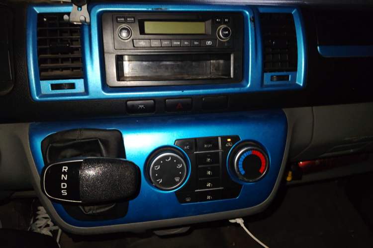 Used Farizon Xingxiang E6 2020 Van Model Low Roof 1365kg Payload Capacity Equipped with High-Capacity CATL Battery
