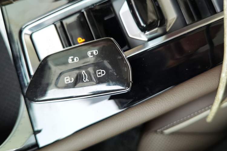 Used Volkswagen Viloran 2024 380TSI Premium Edition