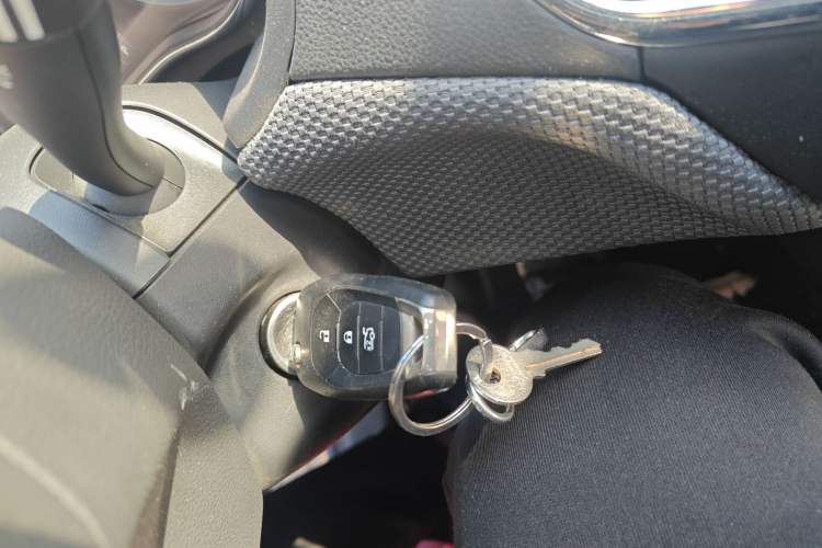 Used Chevrolet Cruze 2017 1.5L Automatic Pioneer Sunroof Edition Vehicle Key