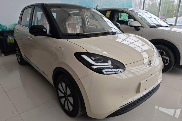 Used Wuling Bingo 2025 333 km Lingxi Deluxe Edition Front Right 45 Deg