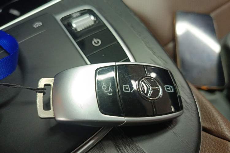 Used Mercedes-Benz E-Class 2019 Restyled E 300 L Sporty and Stylish Edition Vehicle Key