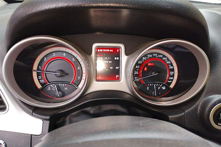 Used Dodge Journey 2013 2.4L Two-Wheel Drive Luxury Version