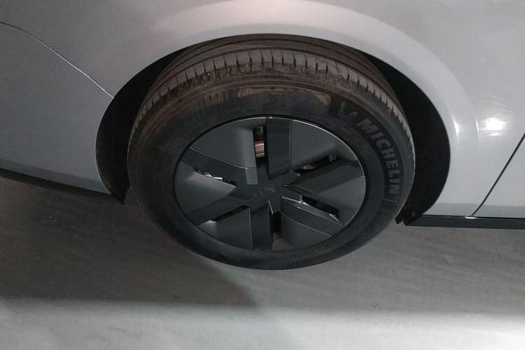 Used Li Auto MEGA 2024 Ultra Model
