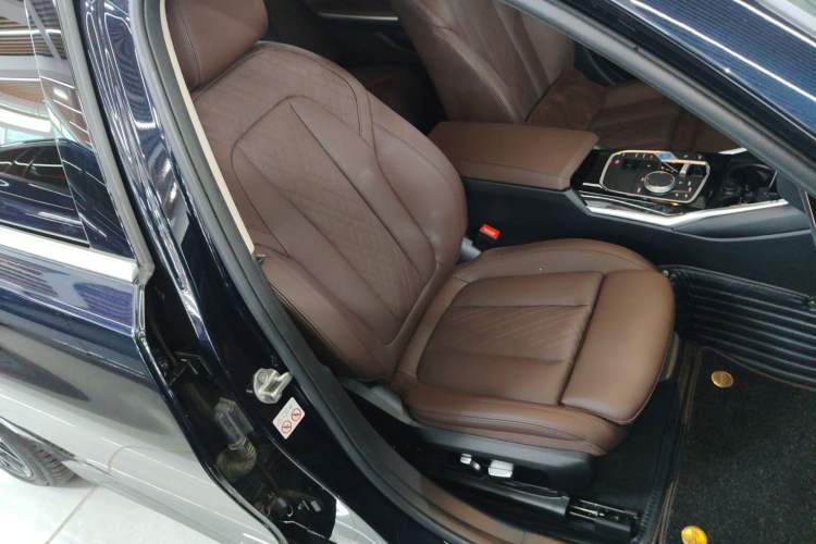 Used BMW i3 2022 eDrive 35 L Right Front Seat