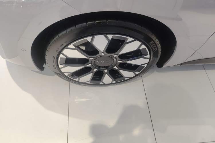 Used Audi E5 Sportback 2026 Flagship Quattro Model Left Front Wheel Hub