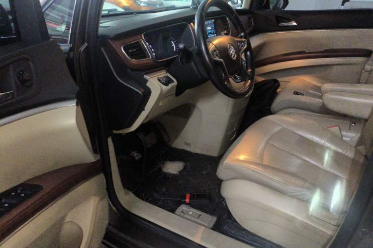 Used Buick GL8 2017 25S Luxury Version China V Standard Driver Seat