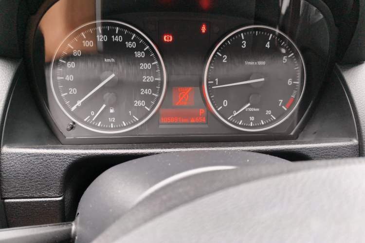 Used BMW X1 2015 sDrive18i Fashion Upgrade Edition Odometer Close Up