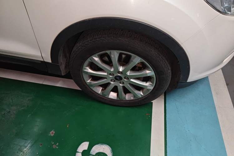 Used Ford Kuga 2015 1.5L GTDi Four-Wheel-Drive Elite Model Right Front Wheel Hub