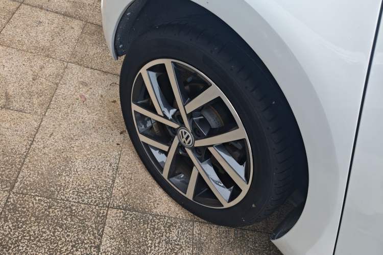 Used Volkswagen Golf 2020 Zhiai Edition 280TSI DSG Comfort Model Right Rear Wheel Hub