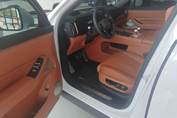 Used Hima AITO M8 2025 Extended-Range Max+ Version 53.4 kWh 5-Seater Edition