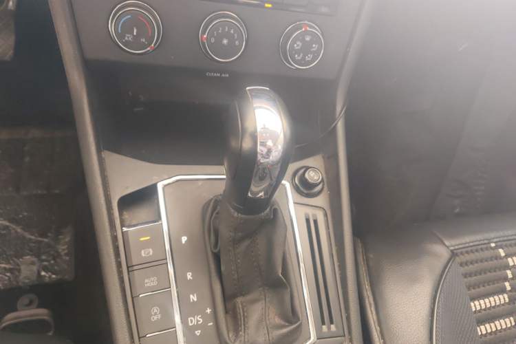 Used Volkswagen Lavida 2021 1.5L Automatic Comfort Edition Gear Lever