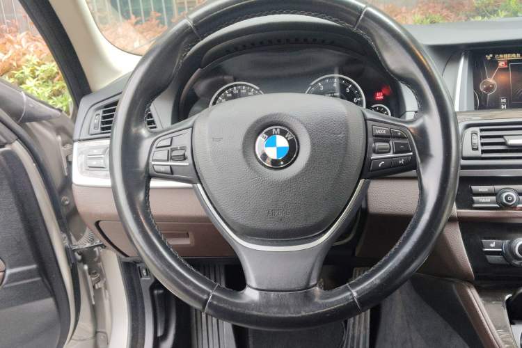 Used BMW 5 Series 2017 525Li Luxury Design Package Steering Wheel