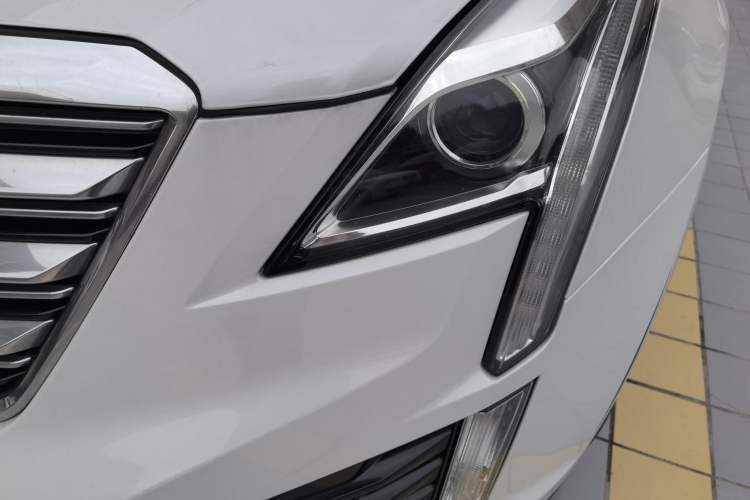 Used Cadillac XT5 2017 Anniversary Edition 28T Four-Wheel Drive Tech Model