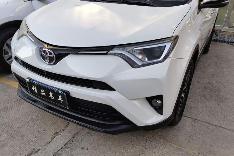 Used Toyota RAV4 2016 2.0L CVT Two-Wheel Drive Fashion Edition China V Standard