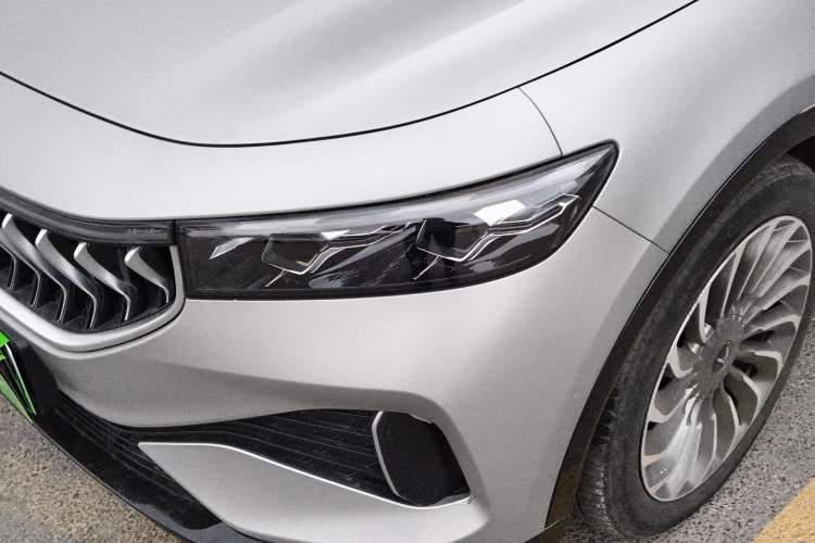 Used VOYAH FREE 2023 Four-Wheel Drive Extended-Range Model with Ultra-Long Range
