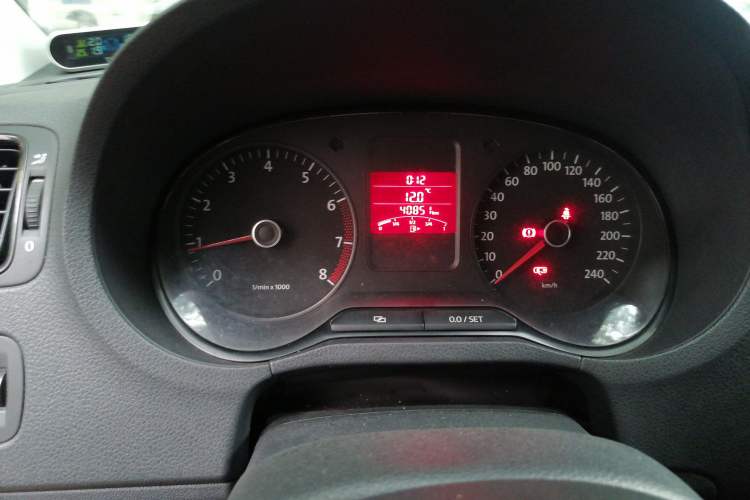Used Volkswagen Polo 2011 1.4L Manual ZhiLe Edition Odometer Close Up
