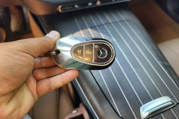 Used Mercedes-Benz E-Class 2024 Facelift E 300 L Luxury Edition Vehicle Key