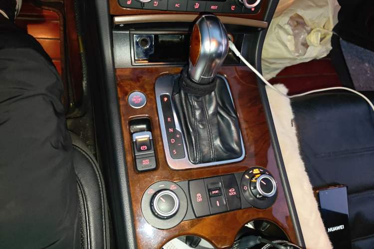 Used Volkswagen Touareg 2011 3.0 TSI High-End Version Gear Lever