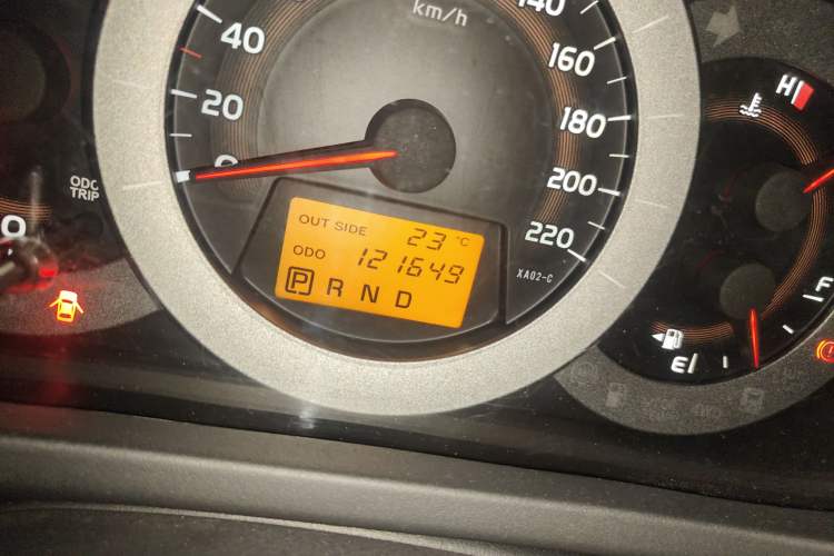 Used Toyota RAV4 2012 Luxurious 2.4L Automatic 4x4 with Stylish Features
