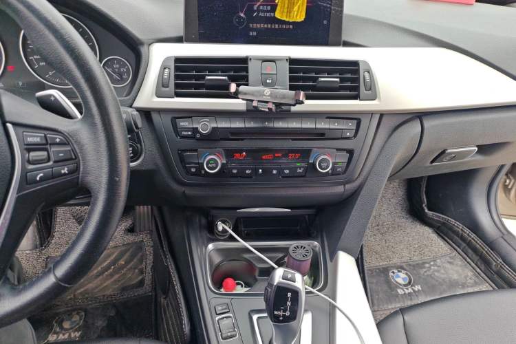 Used BMW 3 Series 2015 320Li Luxury Edition Fashion Model Audio And AC Panel