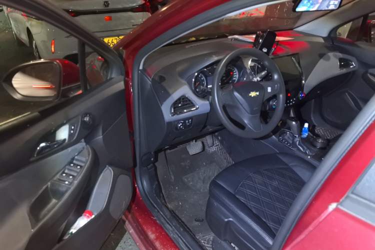 Used Chevrolet Cruze 2017 1.5L Automatic Pioneer Sunroof Edition Driver Seat