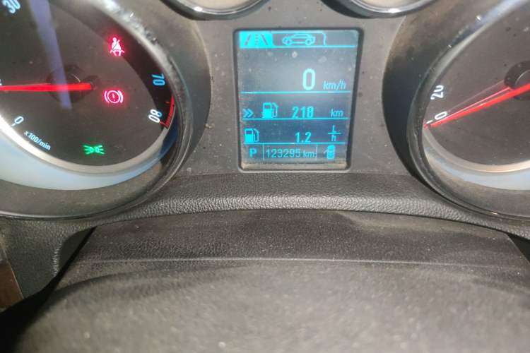 Used Buick Encore 2013 1.4T Automatic All-Wheel Drive Flagship Edition Odometer Close Up